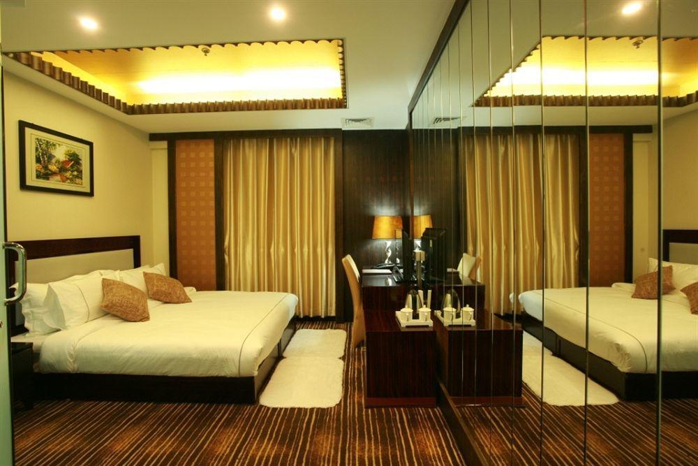 Base-Sanlitun Serviced Apartment Пекин Екстериор снимка